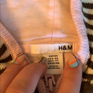 Beautiful sweater for alittle princess